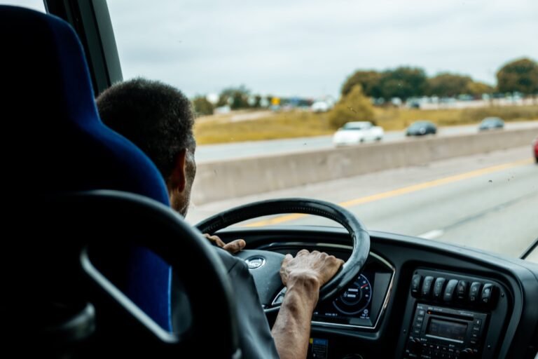 Como recrutar motorista e ajudante com anúncio pago